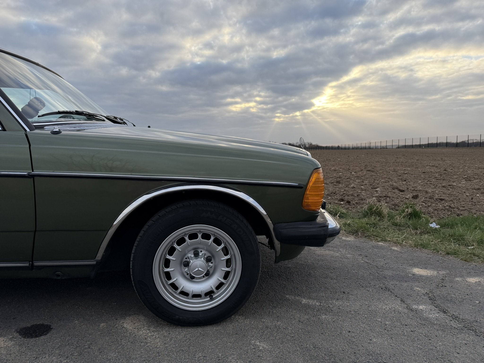 Mercedes 230E - Pohľad zozadu